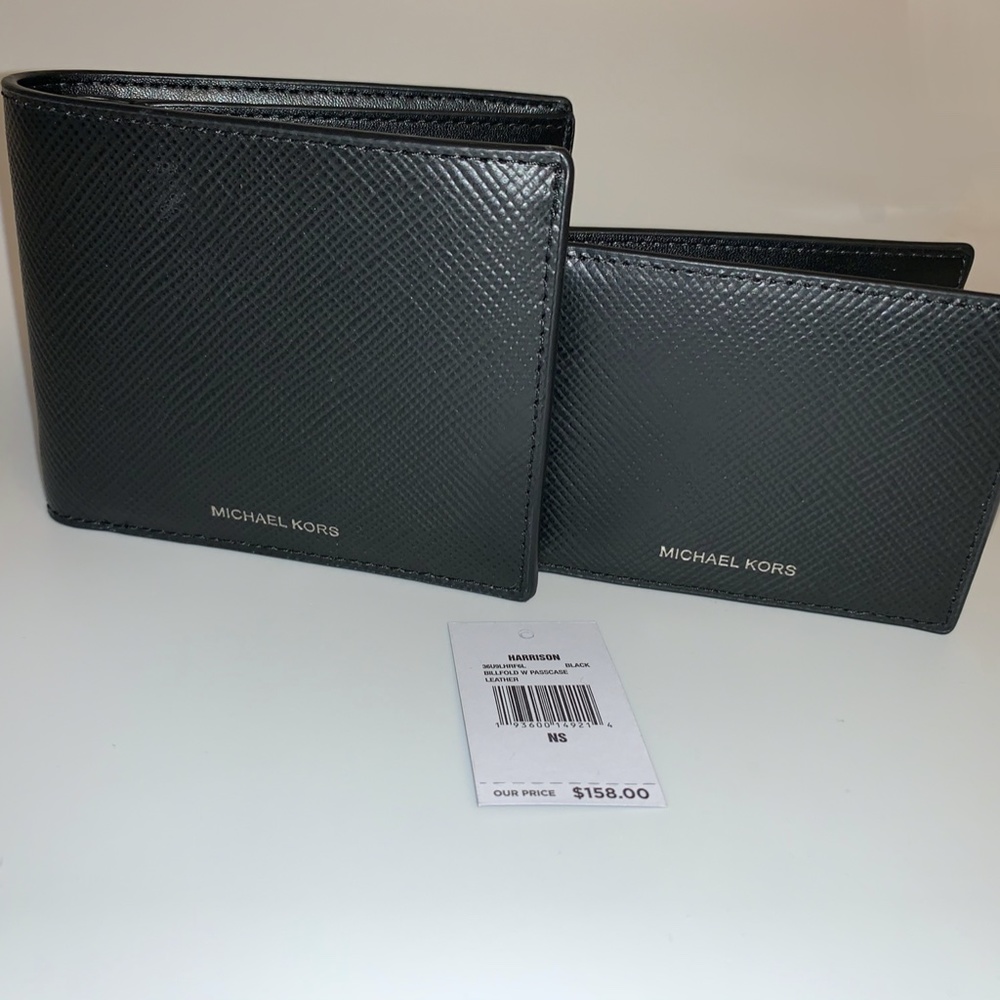 Michael Kors Harrison Leather Wallet w/Passcase
